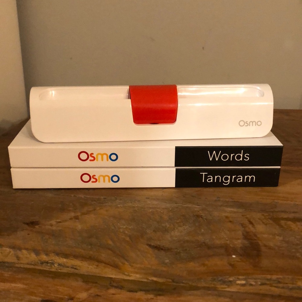 Osmo base with Tangram and words tiles.